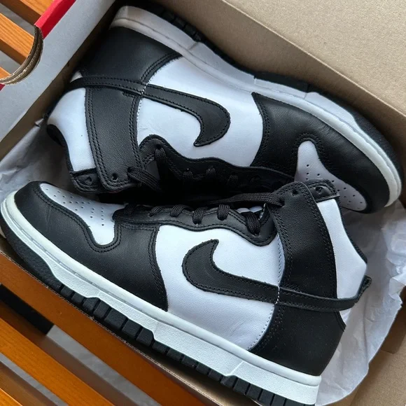 Nike women’s 6 dunk high Black and White Sneakers Trainers - Picture 4 of 9